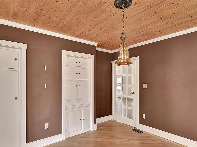 245 Perrineville Rd — Photo 4