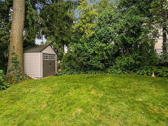 4th image of 71 Margaret Ave