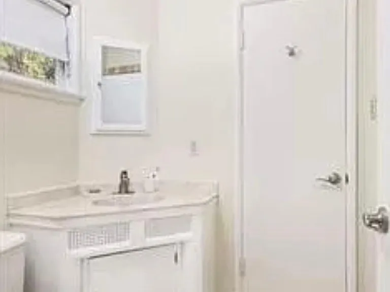 1423 Roscomare Rd — Photo 12