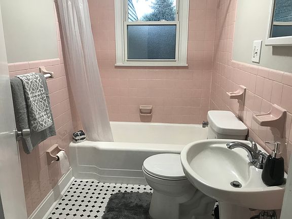 4th image of 17 Grandview Dr