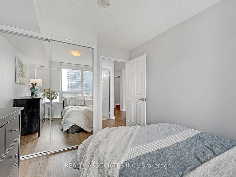 19 Grand Trunk Cres #2710 — Photo 26