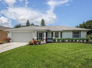 713 Grove Dr, Naples, FL 34120