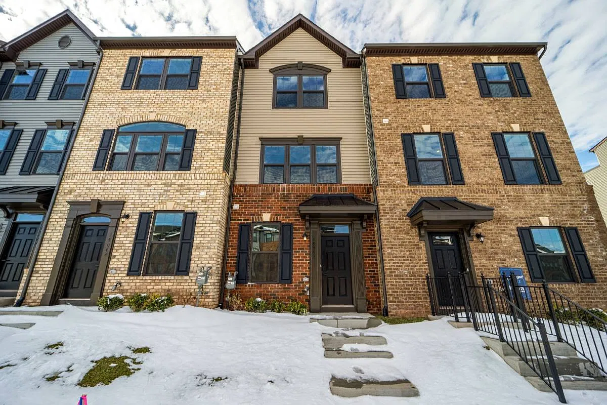 14064 Sunrise Valley Dr in Herndon, VA 20171 — Photo 2