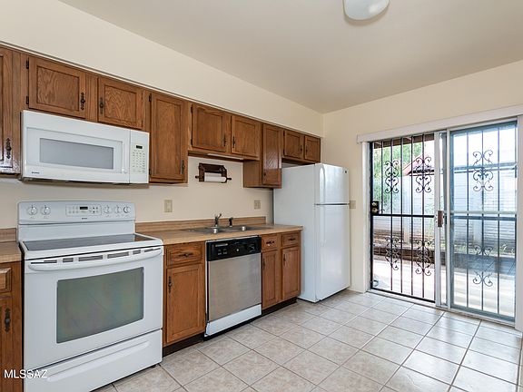 2nd image of 2815 N Fontana Ave