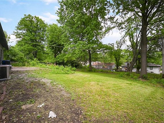 4th image of 8605 Everett St