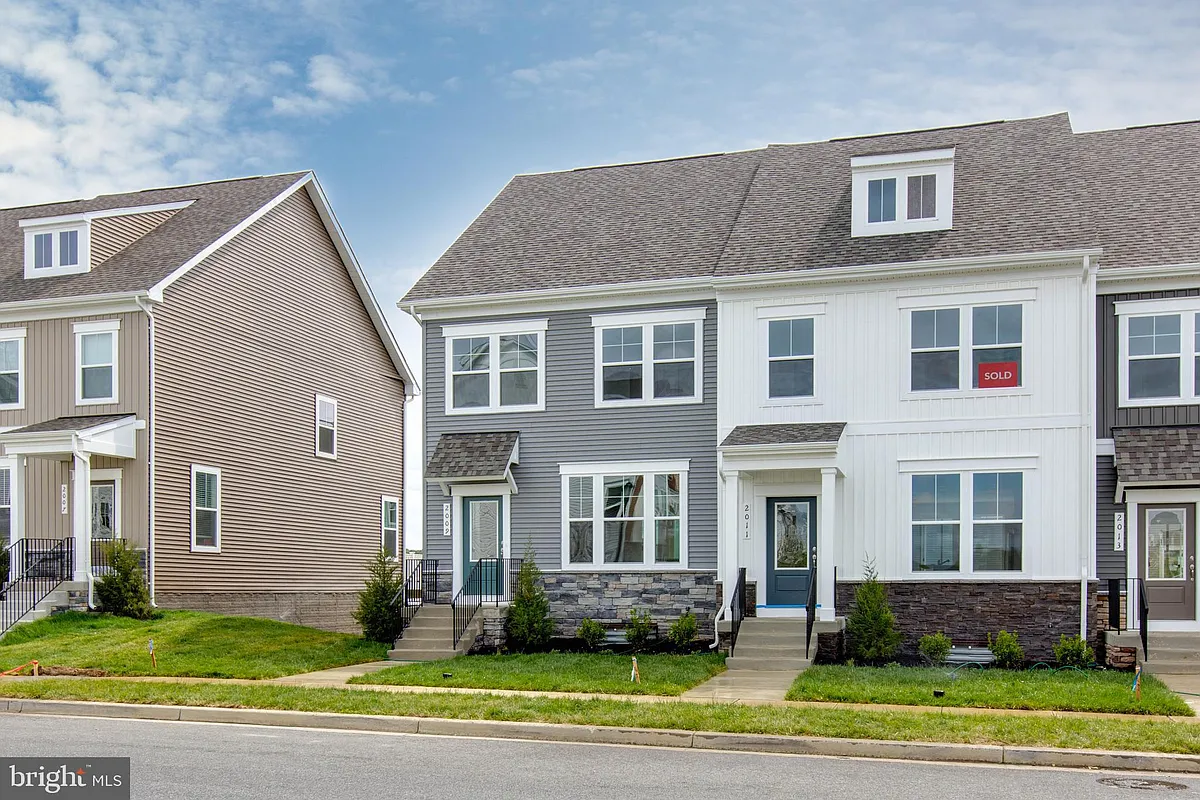 Building Photo - 2009 Twisted Oak Pl