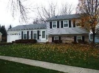 34 Paxton Ln, Schaumburg, IL 60194