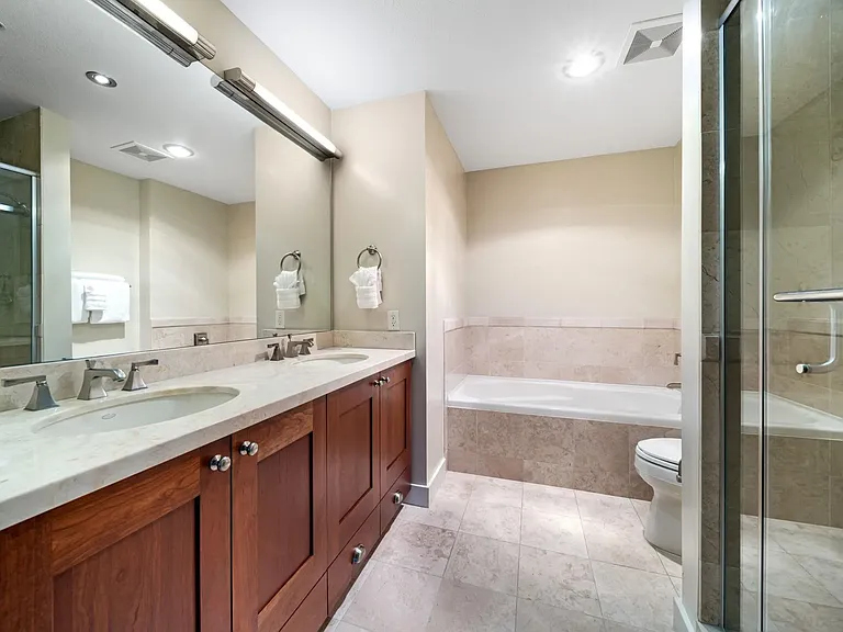 700 W East St #1502 — Photo 19