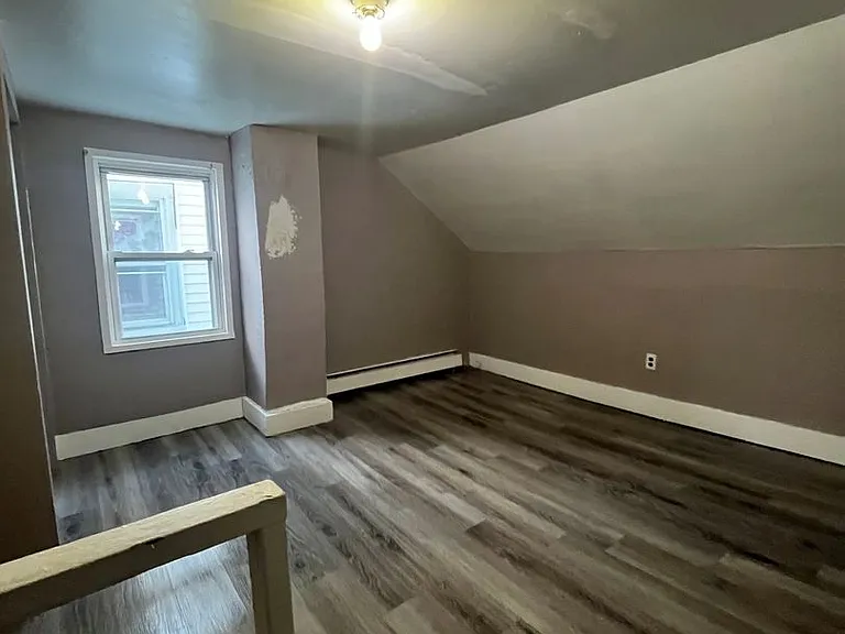 215 E High St — Photo 9
