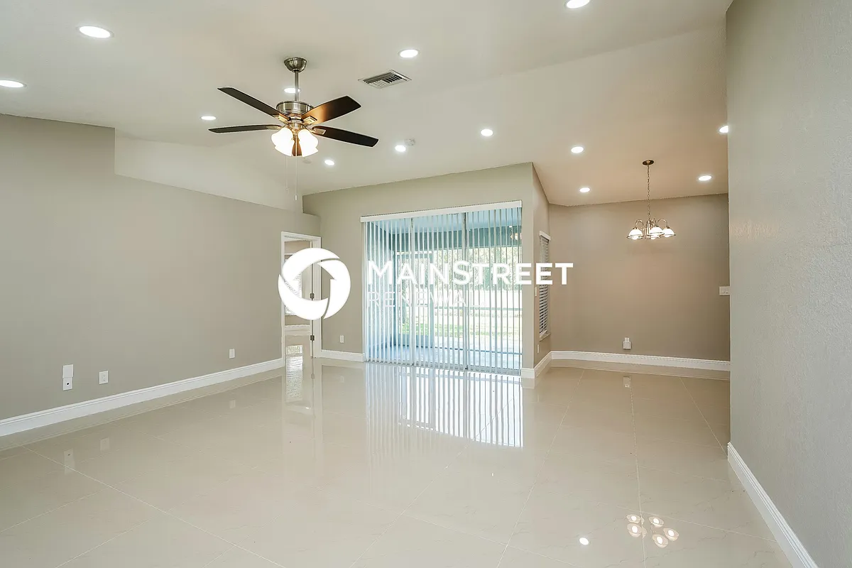 Living Room - 5551 Benton St