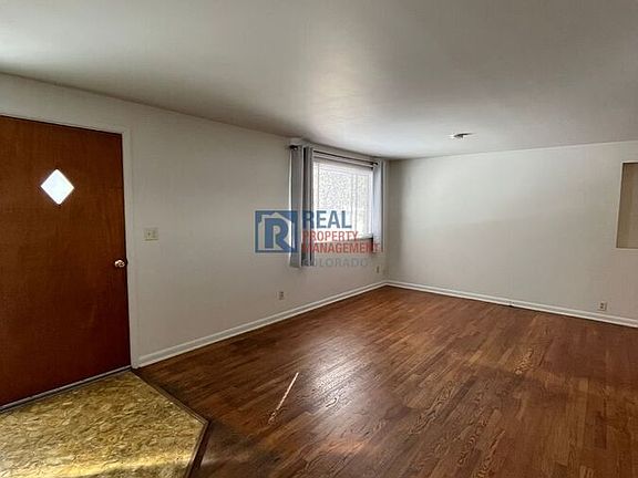 4th image of 865 Balsam St