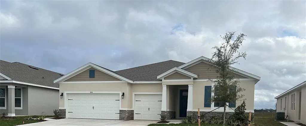 4 bed, 3.5 bath, 2852 sqft, $3,400 — Photo 1