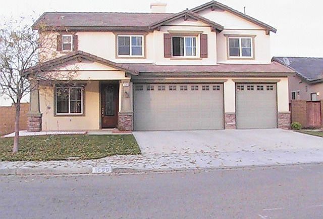 Huge 3 car garage