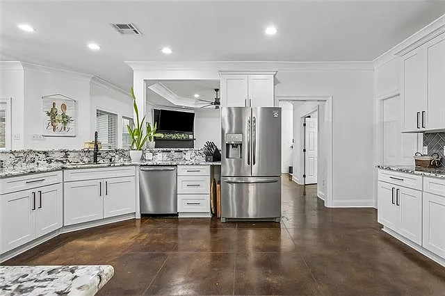 150 Riverbend Dr — Photo 6