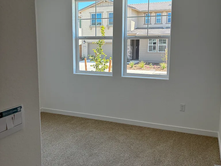 8133 Arrowfield Way — Photo 4