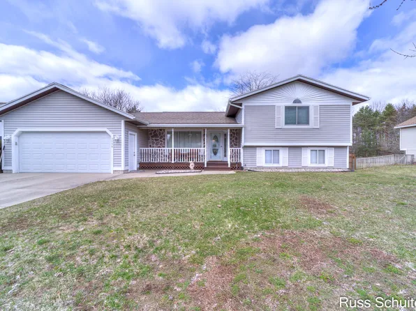 3759 W Fuller Dr, Muskegon, MI 49444