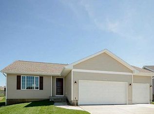 1426 Prairie Rose Dr SW, Cedar Rapids, IA 52404