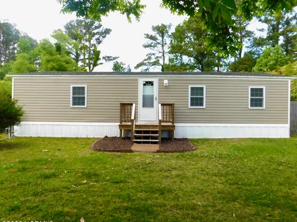 112 Longleaf Dr, Newport, NC 28570