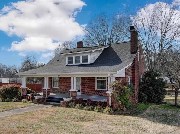 127 S Oakland Ave, Eden, NC 27288