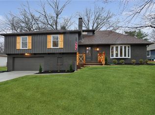 10332 Cherokee Ln, Leawood, KS 66206