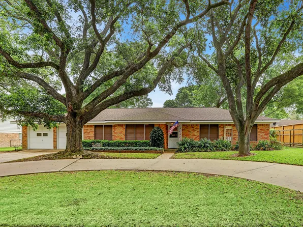 873 N Fowlkes St, Sealy, TX 77474