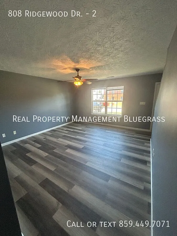 Newly Rennovated 2 Bed 1.5 Bath Unit — Photo 4
