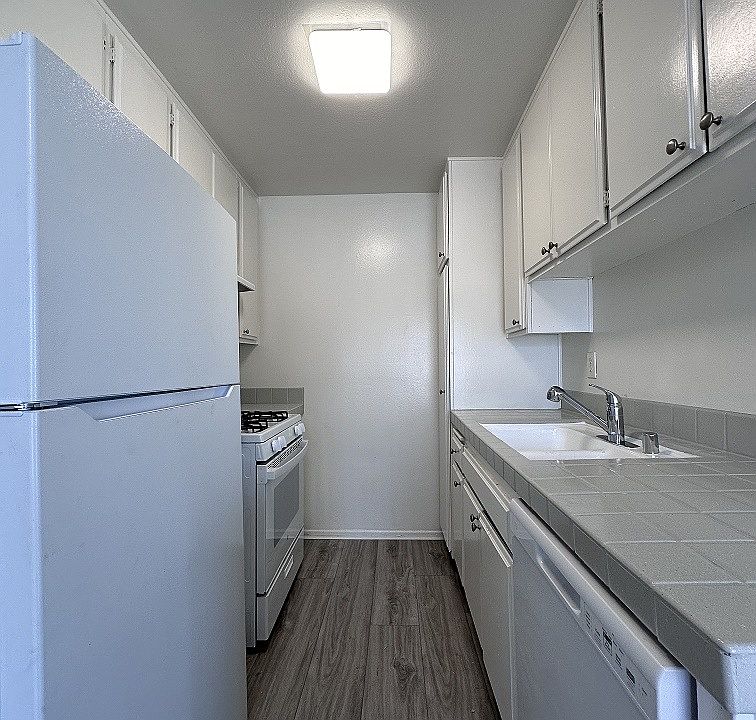 1st image of 3462 Mentone Ave APT 205