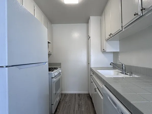 Lido Apartments - 3462 Mentone Ave