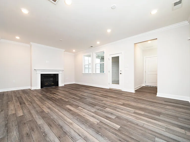 729 Cormiche Ln — Photo 8