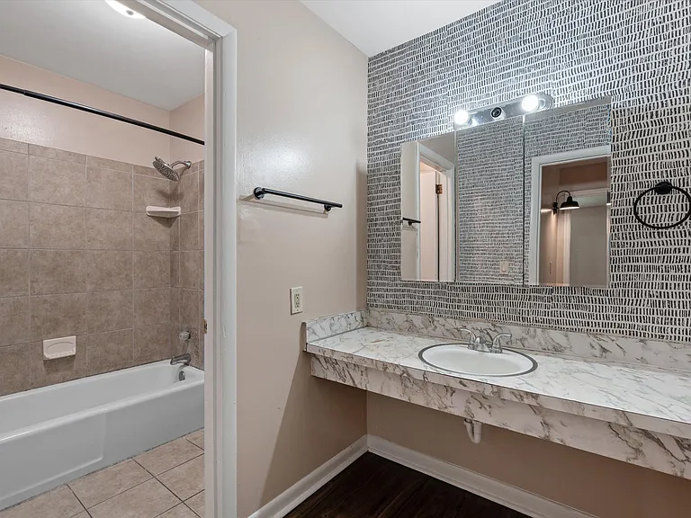 555 N Dupont Ave #C73 — Photo 11