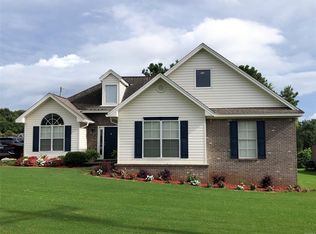 30 Willow Oak Dr, Deatsville, AL 36022