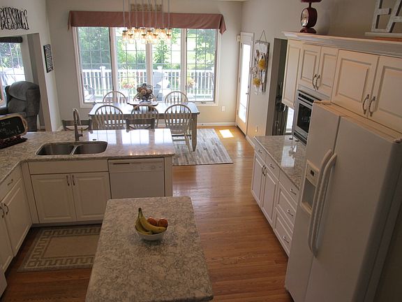 5th image of 5530 Woodfield Ct