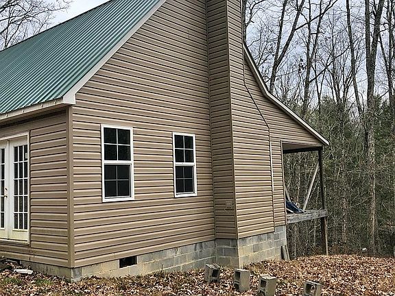 4th image of 10 Willow Ln