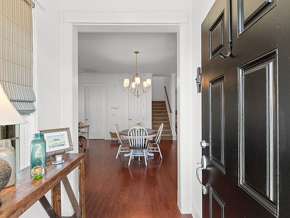 3rd image of 785 McKinley Way