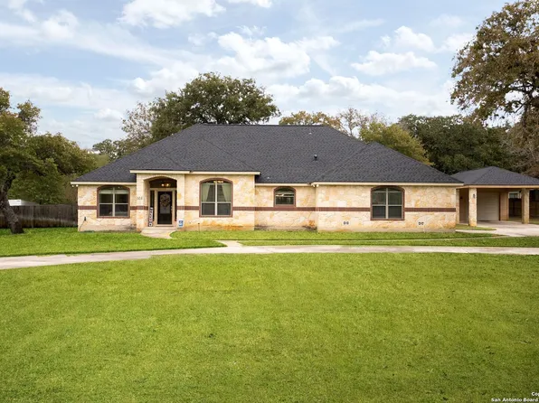 504 Rose Branch Dr, La Vernia, TX 78121