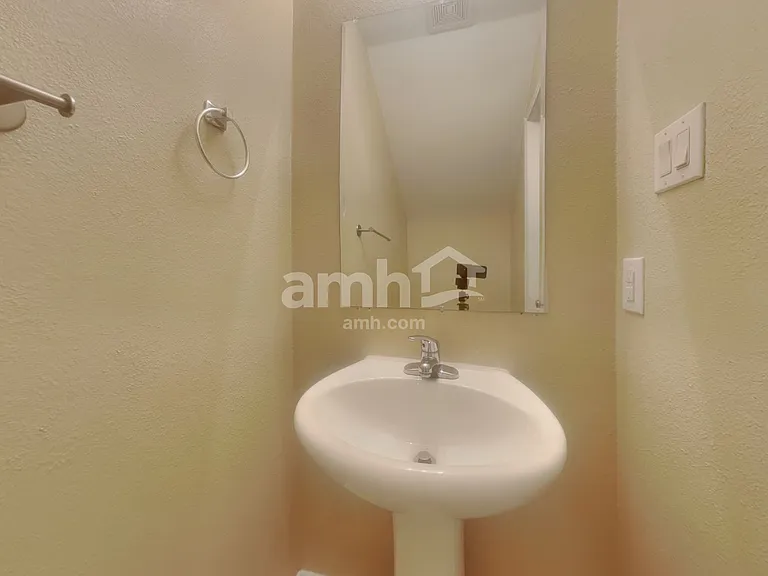 501 Hidden Dale Dr — Photo 7