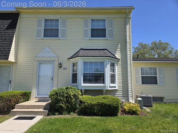 269 Lake Village Dr, Walled Lake, MI 48390