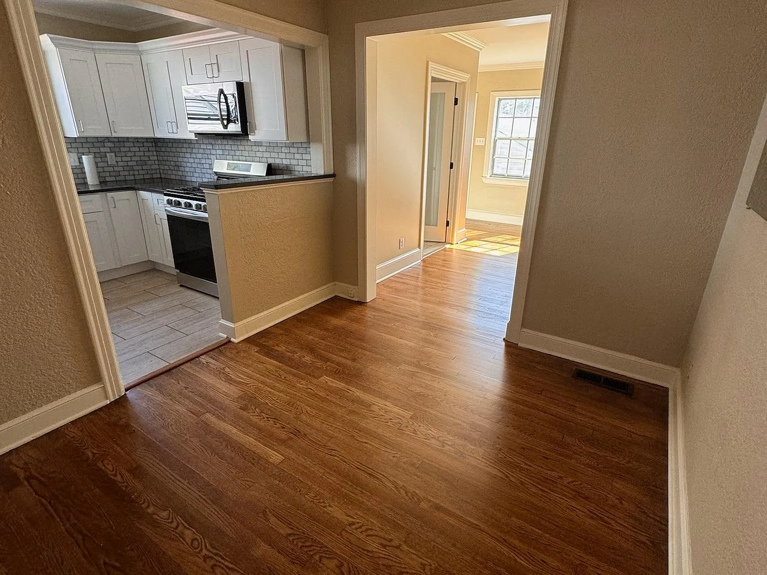 3 bed, 1500 sqft, $1,800 — Photo 3