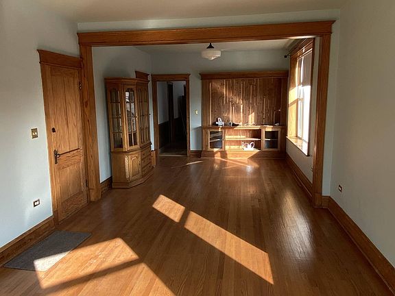 Living Room (21'7"x12'6") and Dining Room (12'2"x12'6").