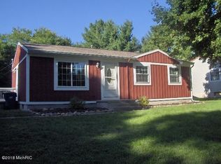 718 E High St, Greenville, MI 48838