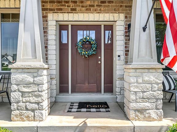 5th image of 51 Blue Brook Ct