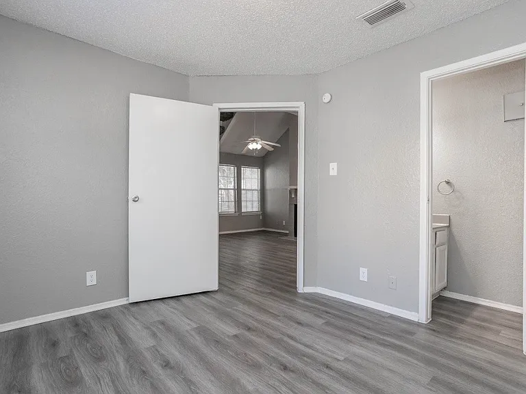 Sevilla Condos — Photo 18