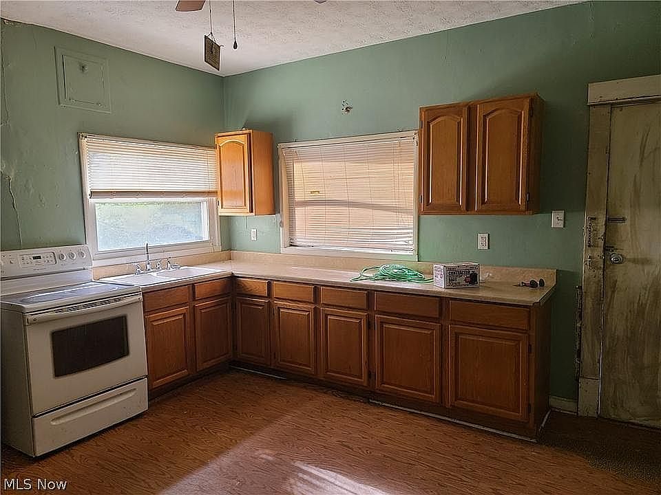 2nd image of 199 Kennon St