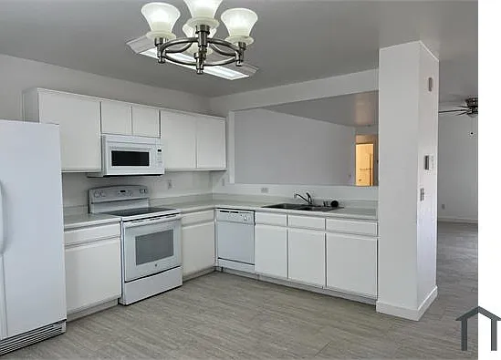 2403 E Palm Beach Dr — Photo 4