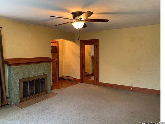 3rd image of 403 Oak St