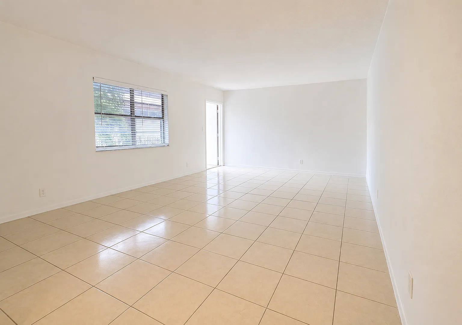 2830 Fillmore St — Photo 3
