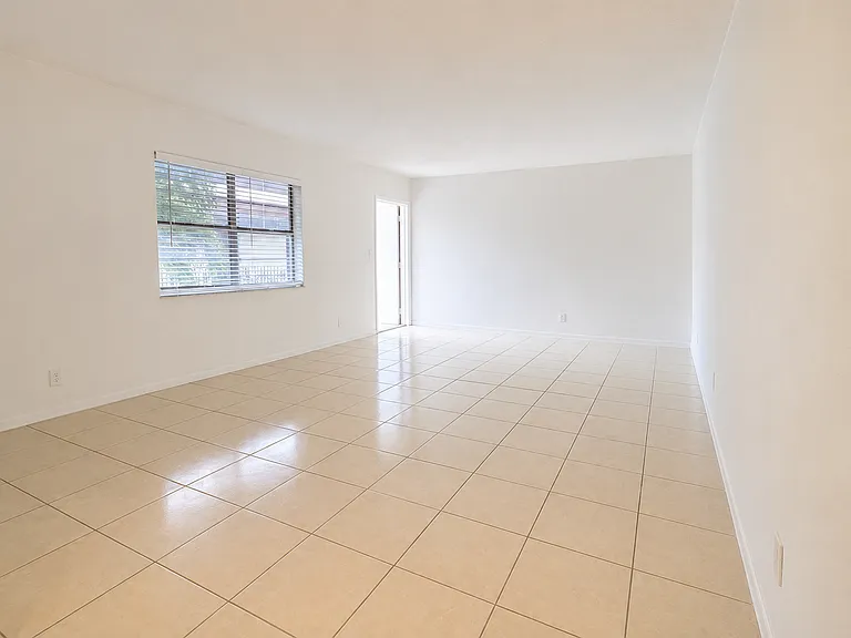 2830 Fillmore St — Photo 3