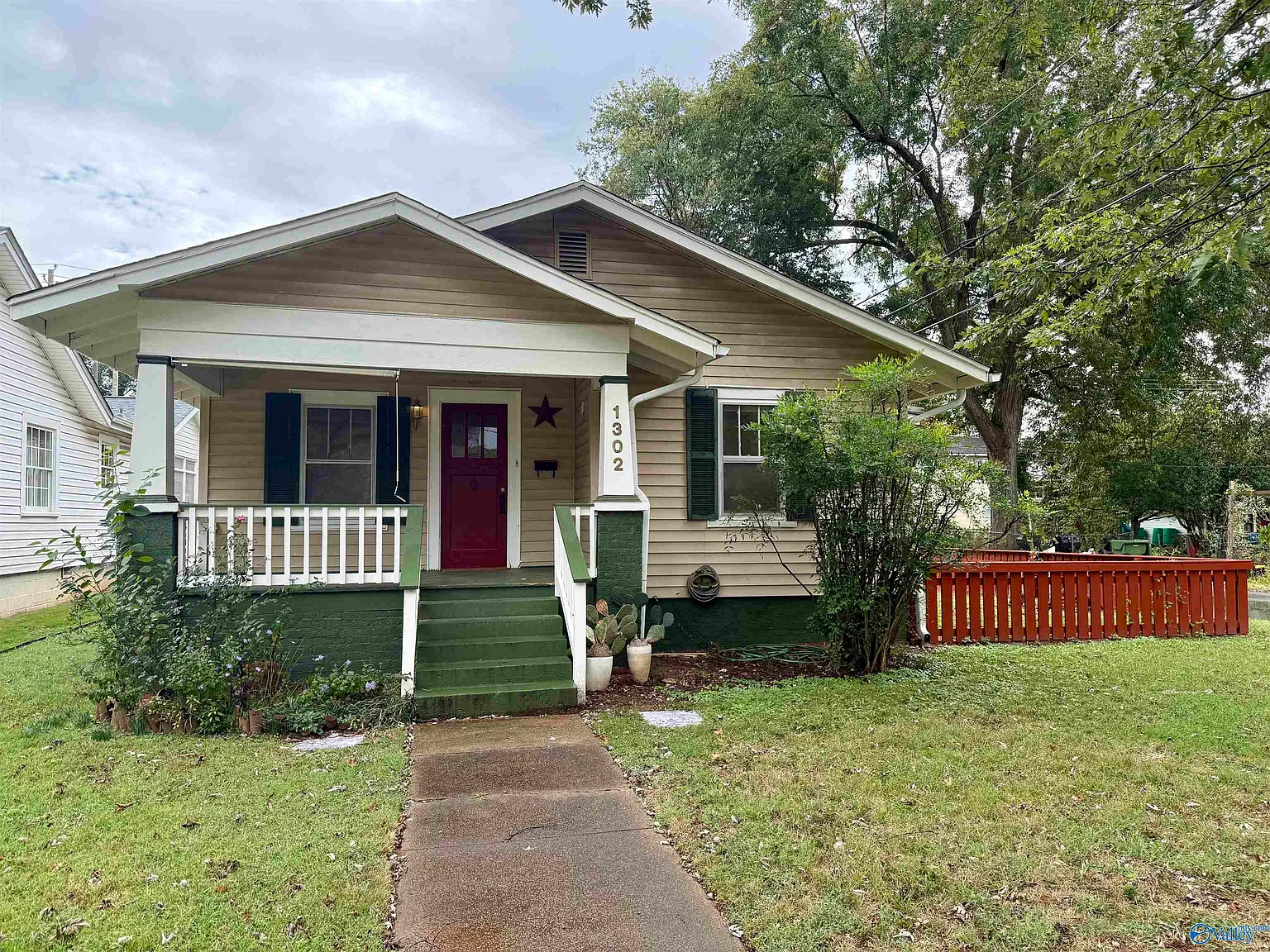 2 bed, 1.0 bath, 1076 sqft, $1,200 — Photo 2