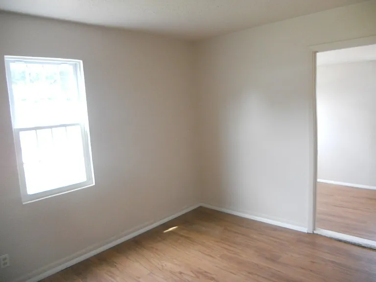 826 N Garfield St — Photo 5