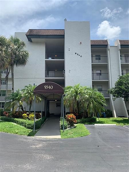1st image of 9340 Lagoon Pl APT 403